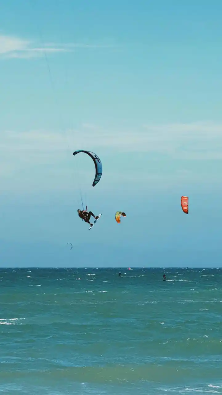 InstructorKite-topaz-crop